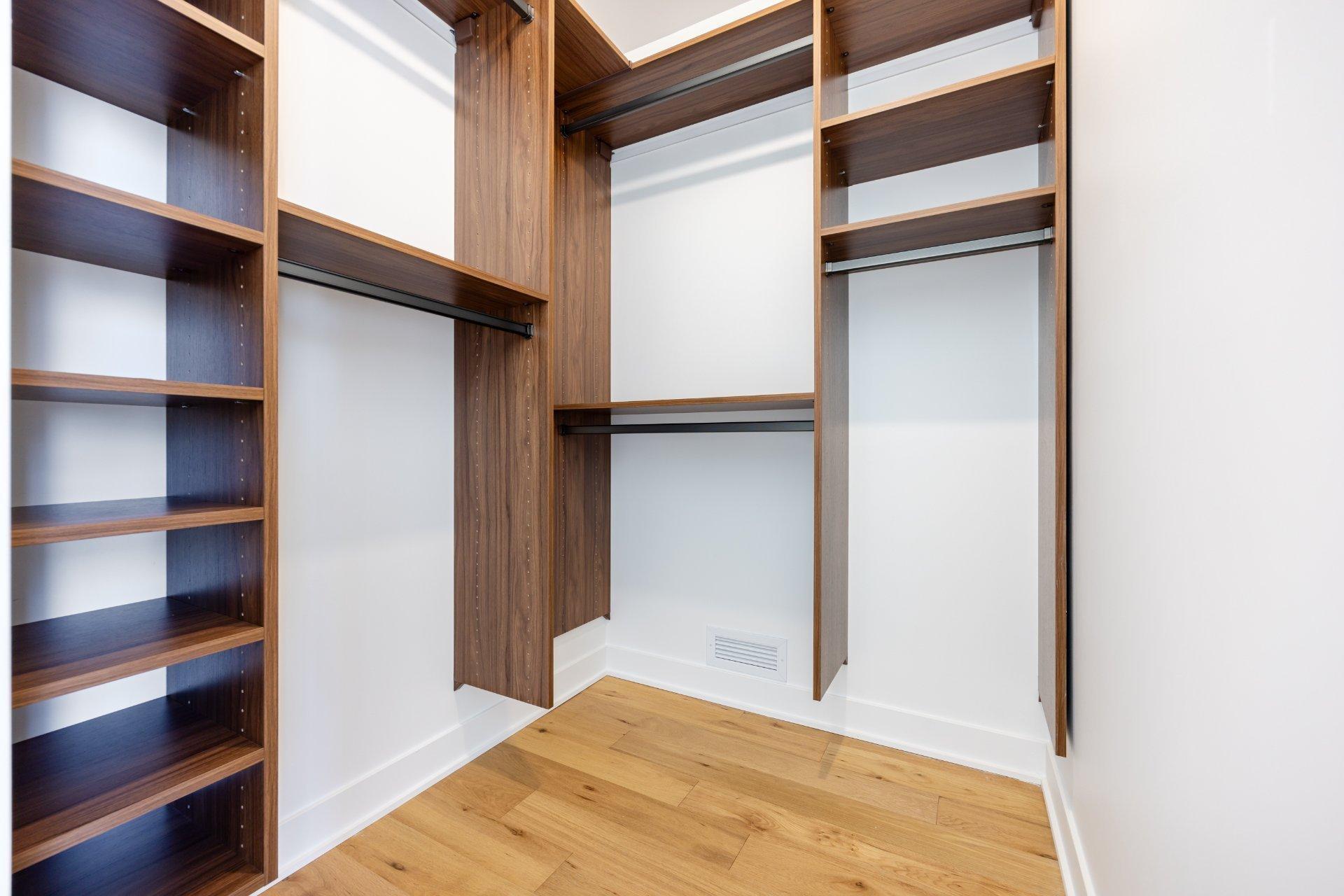 









1020


Rue de la Montagne

, 3703,
Montréal (Ville-Marie),




QC
H3G1V7

