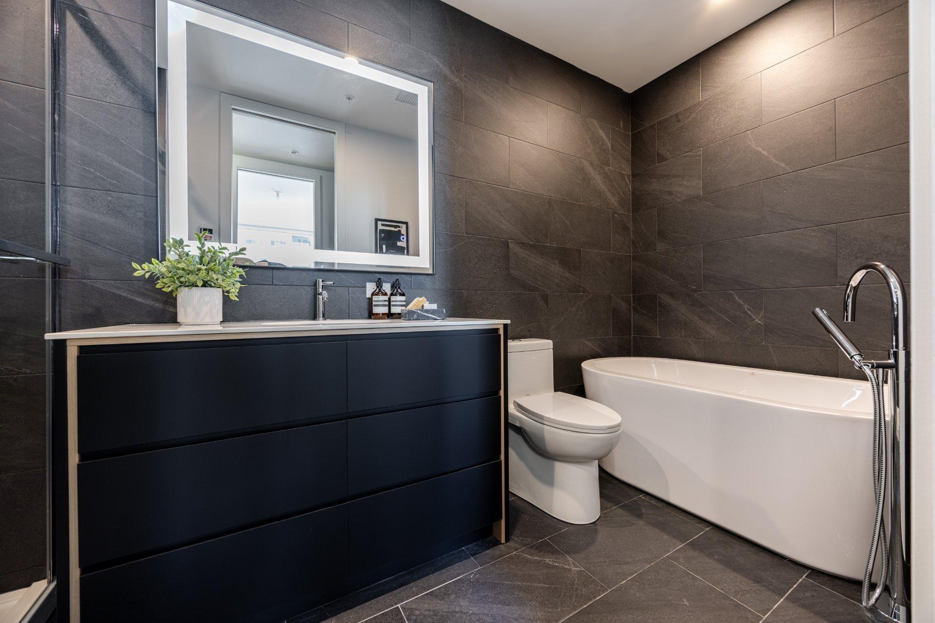 









1020


Rue de la Montagne

, 3703,
Montréal (Ville-Marie),




QC
H3G1V7

