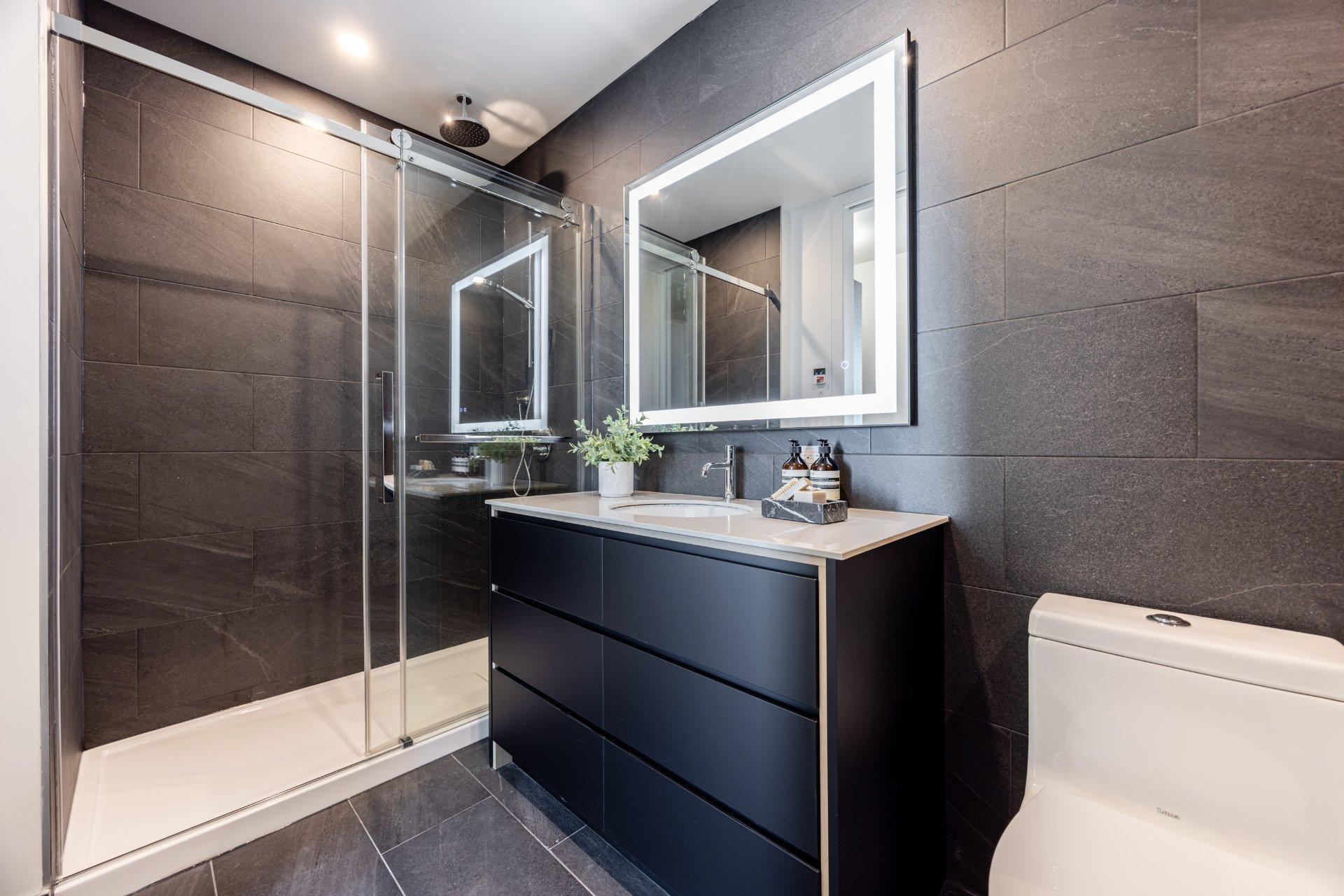 









1020


Rue de la Montagne

, 3703,
Montréal (Ville-Marie),




QC
H3G1V7

