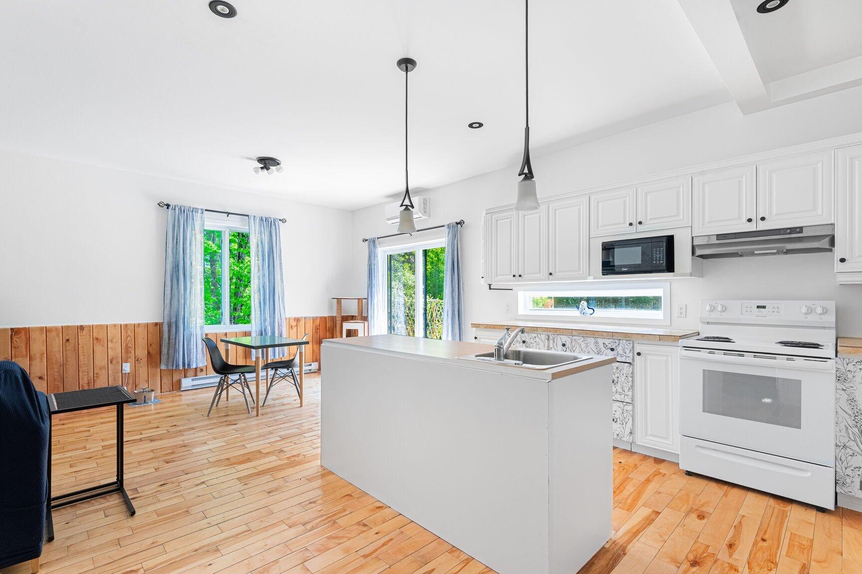 









7


Ch. de Val-David

,
Sainte-Marguerite-du-Lac-Masson,




QC
J0T1L0

