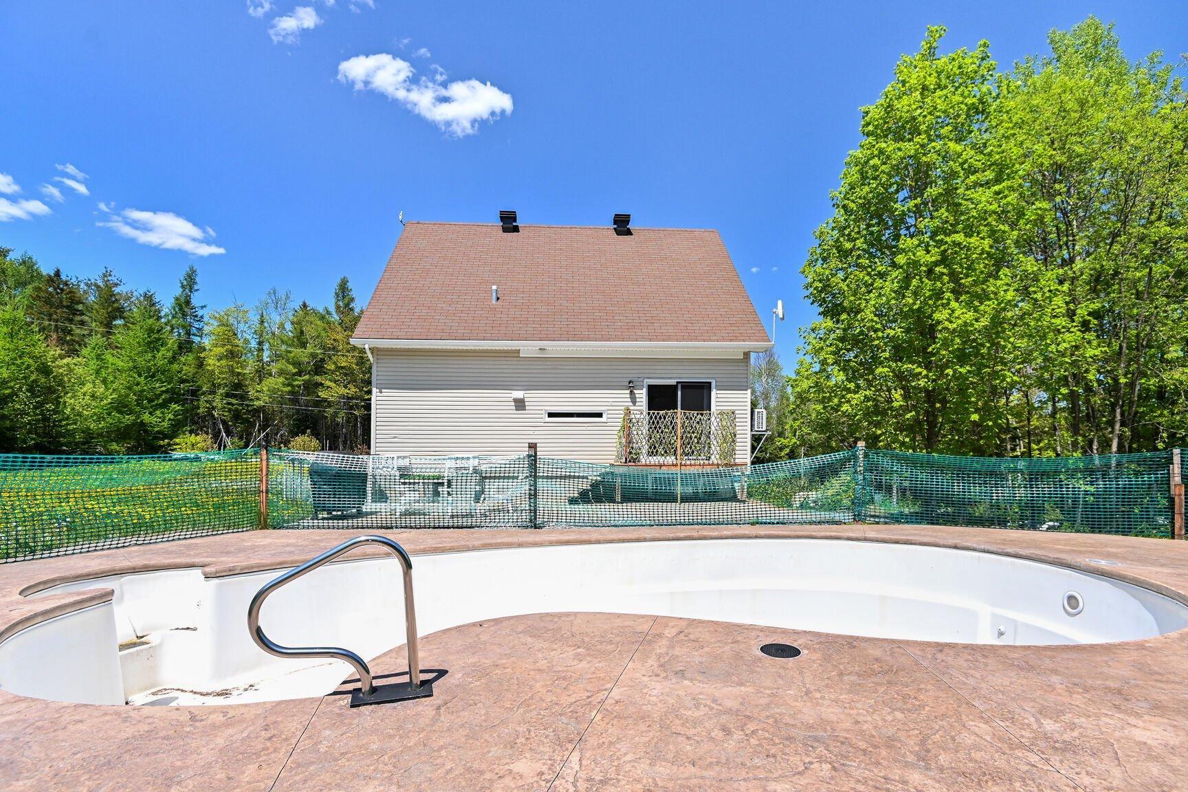 









7


Ch. de Val-David

,
Sainte-Marguerite-du-Lac-Masson,




QC
J0T1L0


