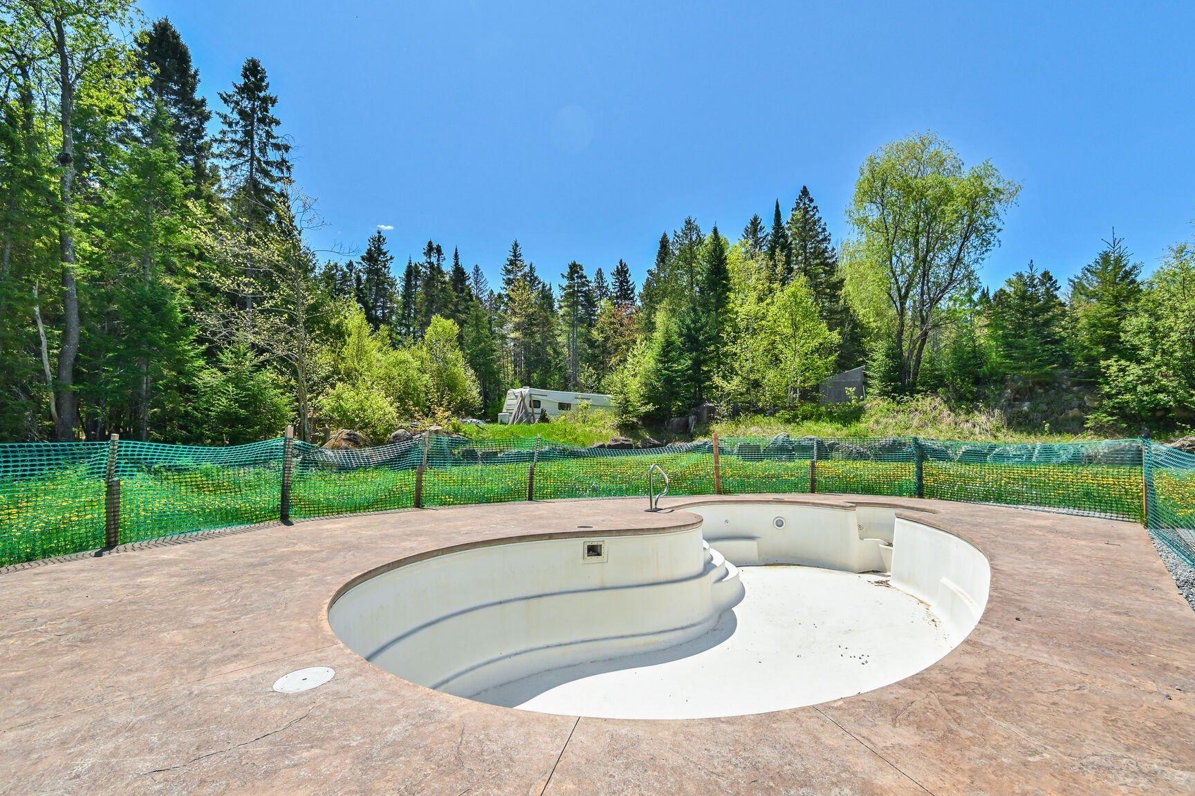 









7


Ch. de Val-David

,
Sainte-Marguerite-du-Lac-Masson,




QC
J0T1L0

