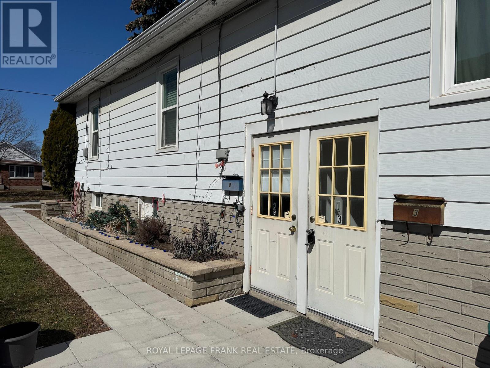 












3 - 909 MASSON STREET

,
Oshawa (Centennial),




Ontario
L1G5B1

