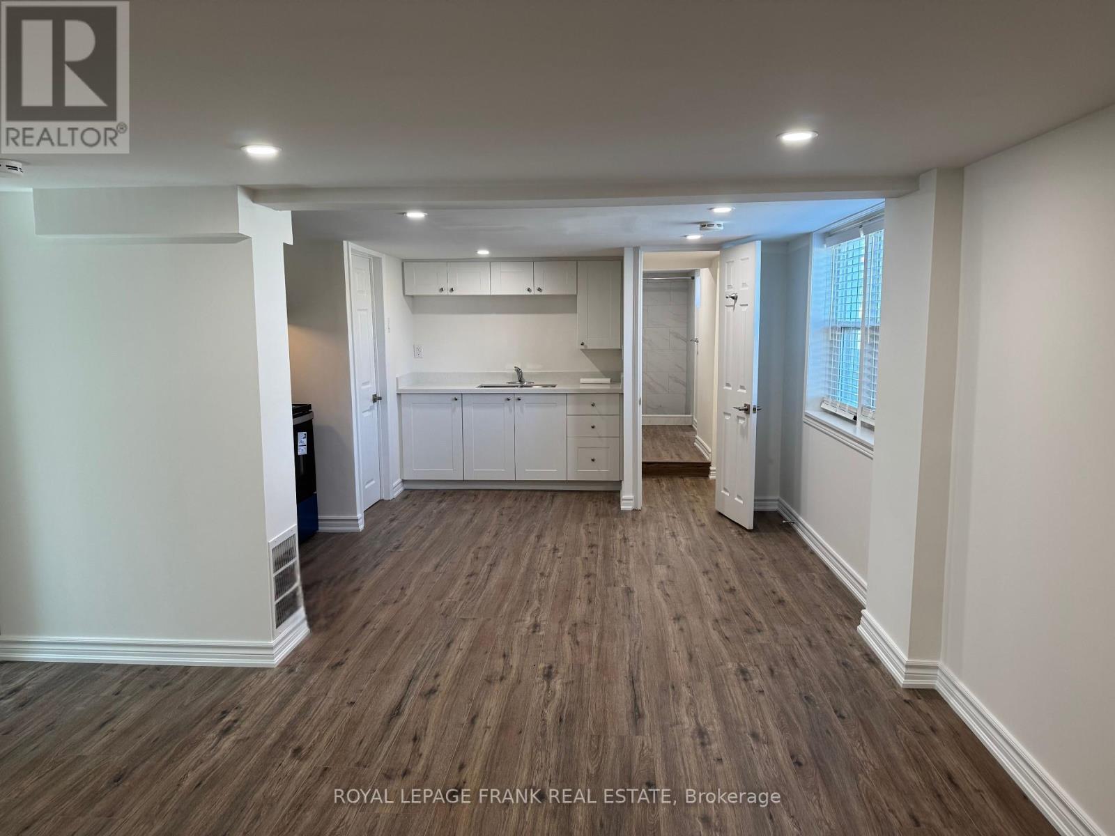 












3 - 909 MASSON STREET

,
Oshawa (Centennial),




Ontario
L1G5B1

