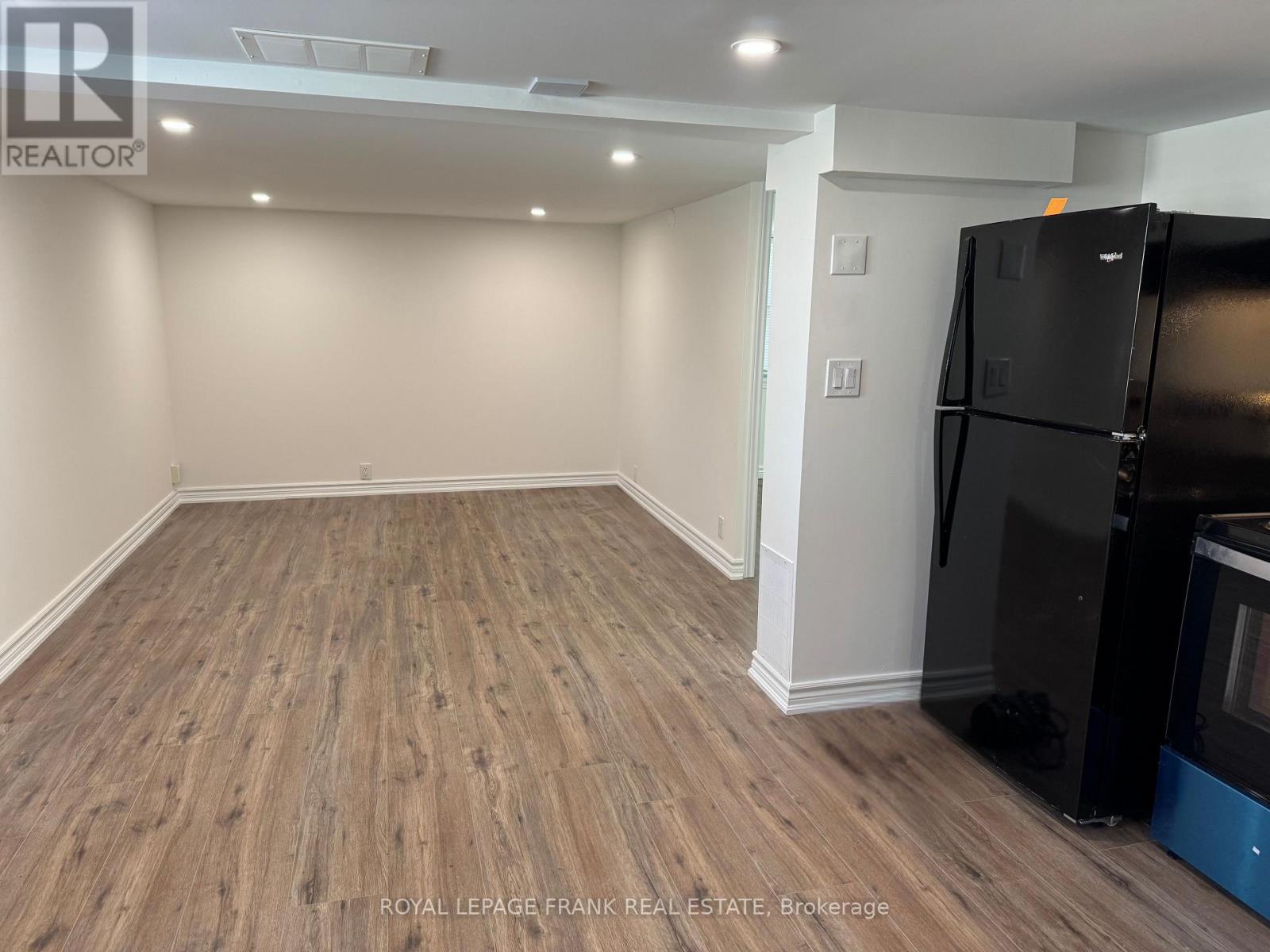 












3 - 909 MASSON STREET

,
Oshawa (Centennial),




Ontario
L1G5B1

