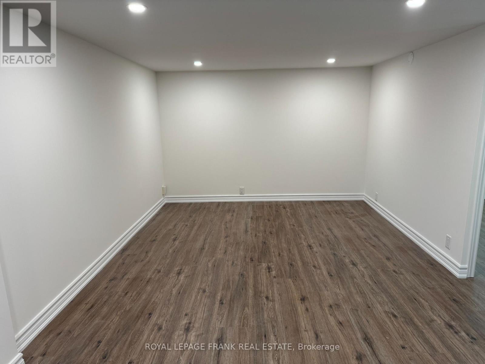 












3 - 909 MASSON STREET

,
Oshawa (Centennial),




Ontario
L1G5B1

