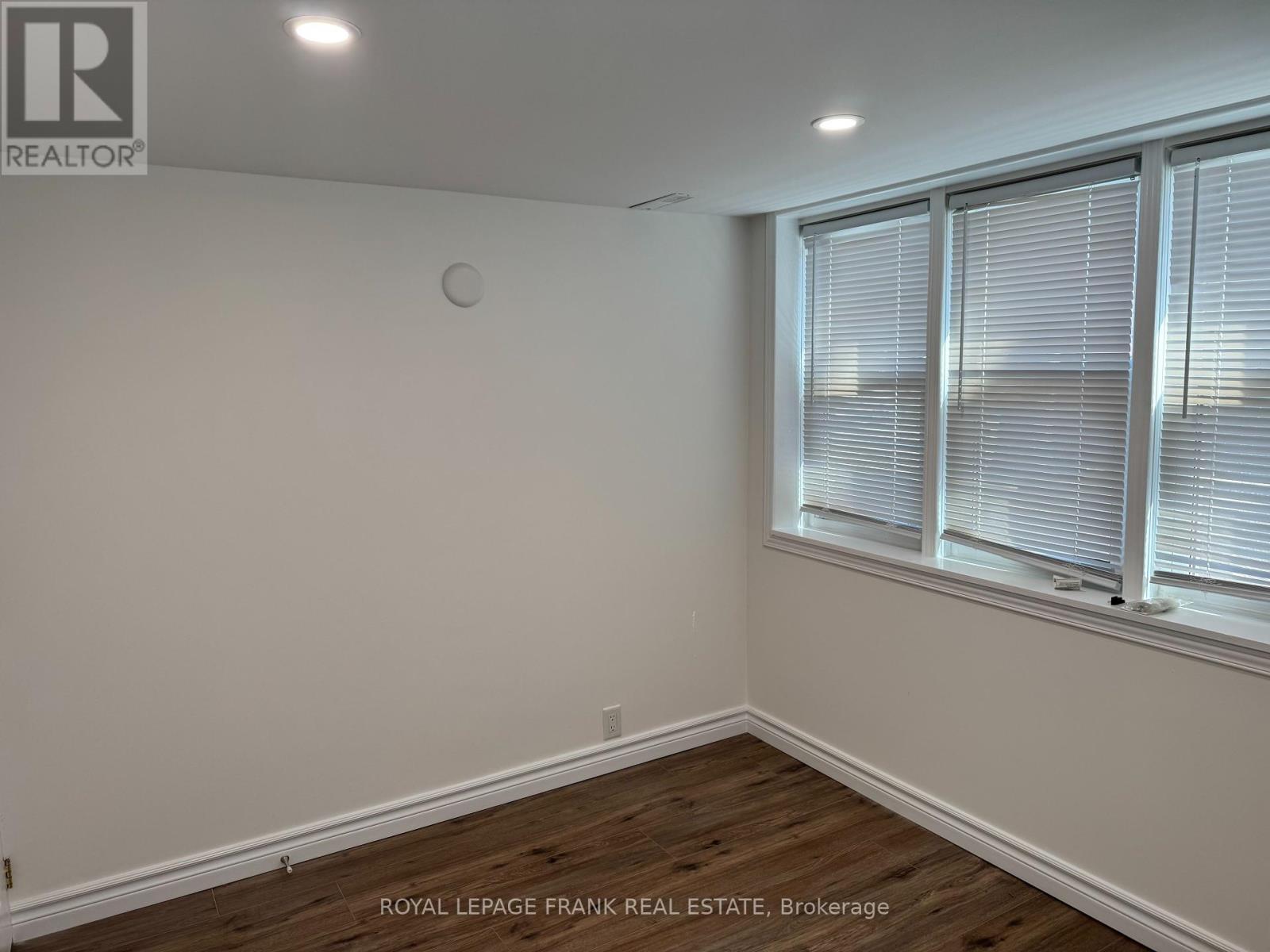 












3 - 909 MASSON STREET

,
Oshawa (Centennial),




Ontario
L1G5B1

