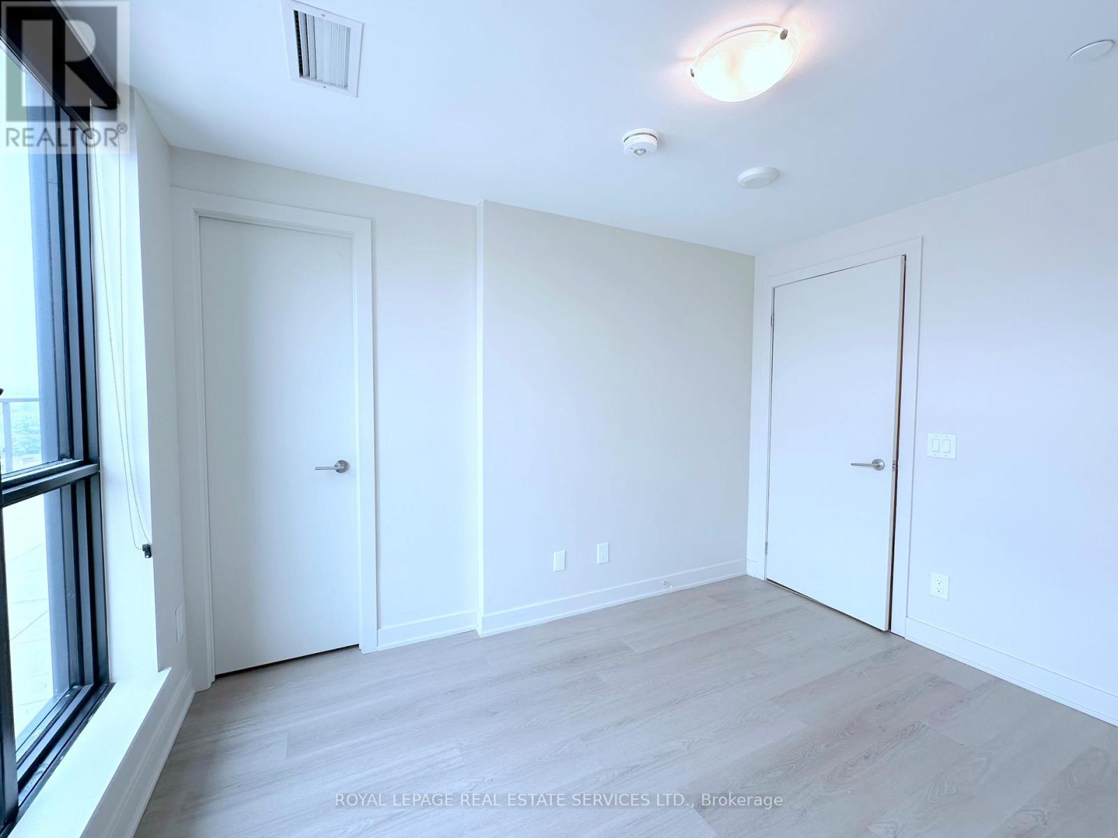 












PH711 - 3385 DUNDAS STREET W

,
Toronto,




Ontario
M6S2S2

