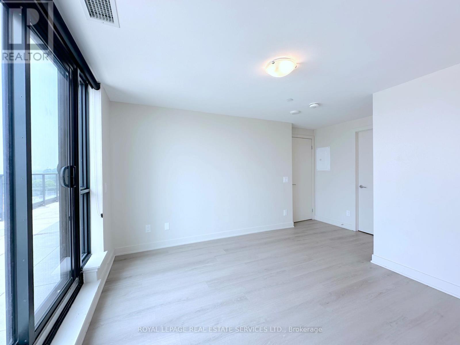 












PH711 - 3385 DUNDAS STREET W

,
Toronto,




Ontario
M6S2S2

