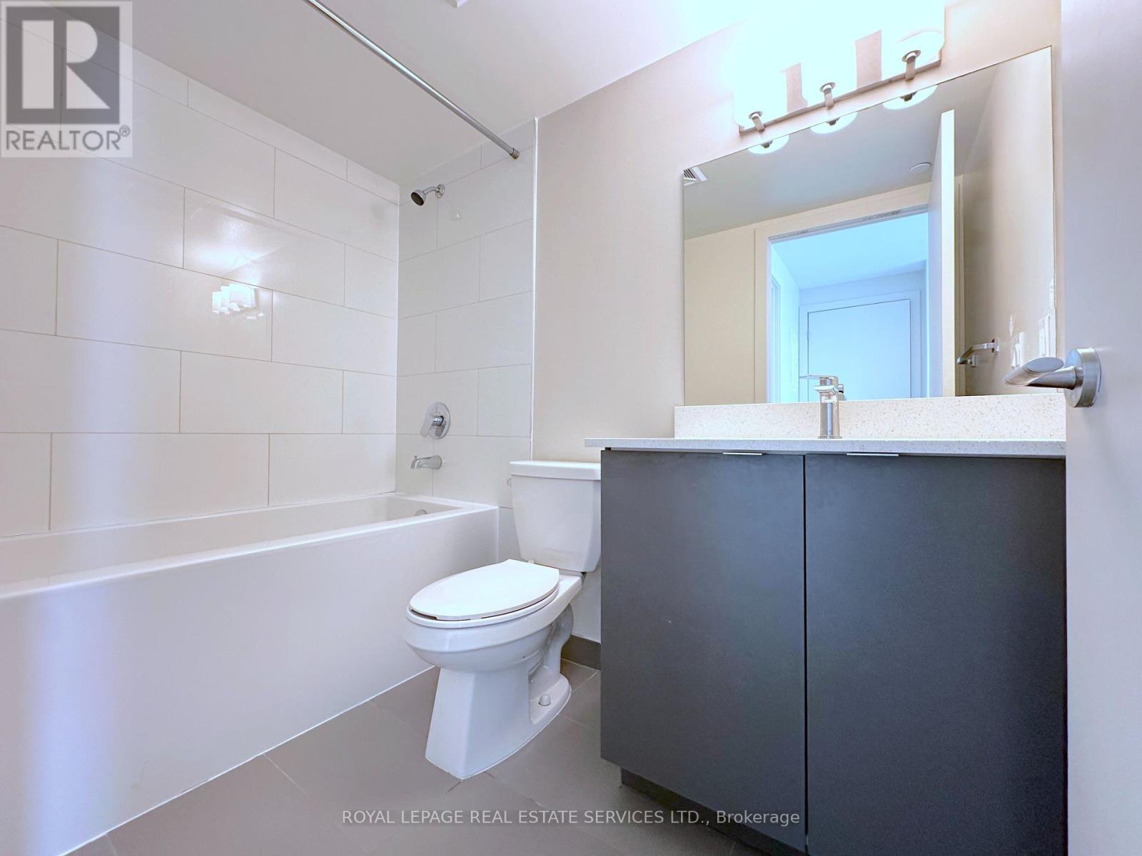 












PH711 - 3385 DUNDAS STREET W

,
Toronto,




Ontario
M6S2S2

