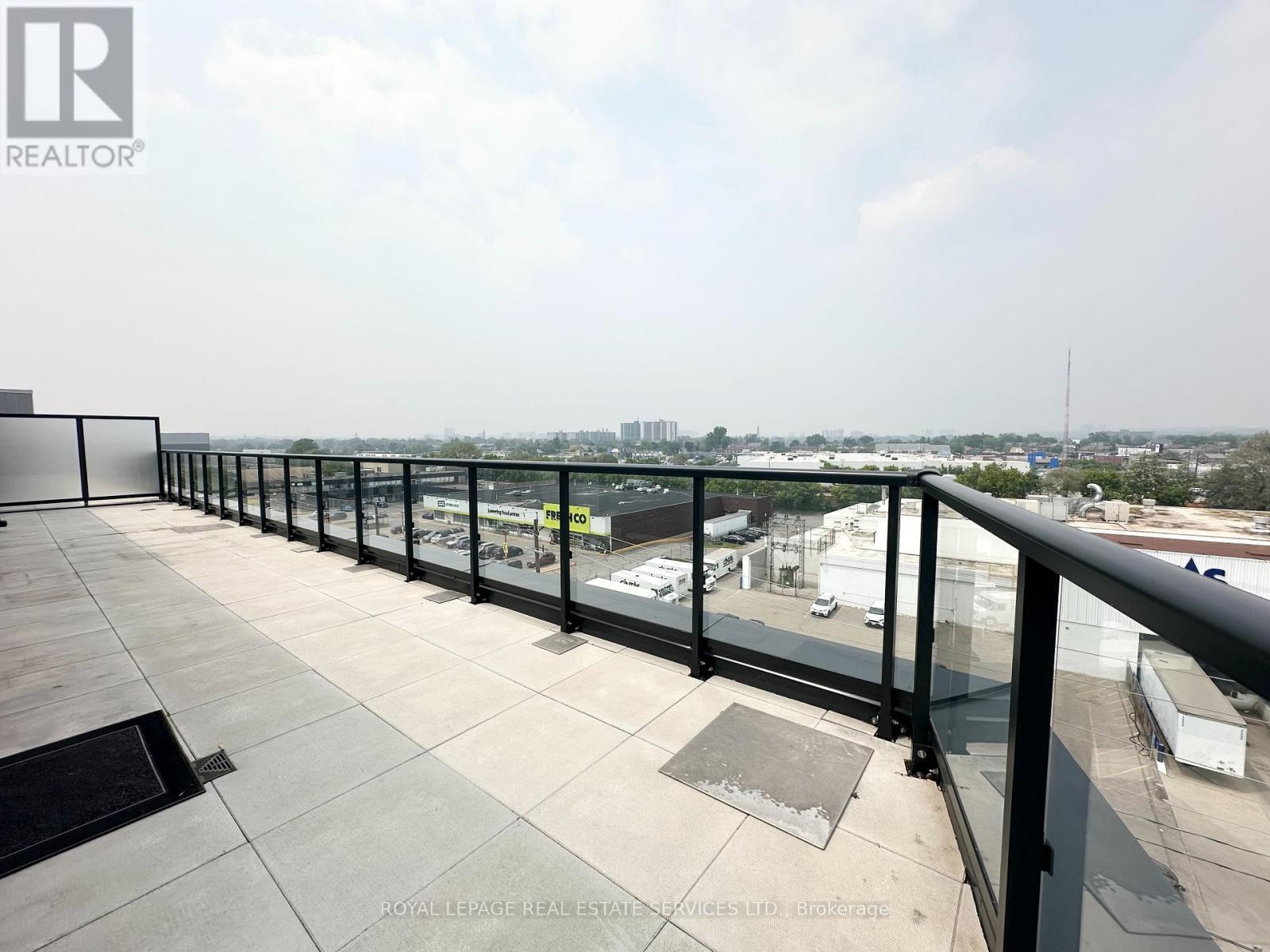 












PH711 - 3385 DUNDAS STREET W

,
Toronto,




Ontario
M6S2S2

