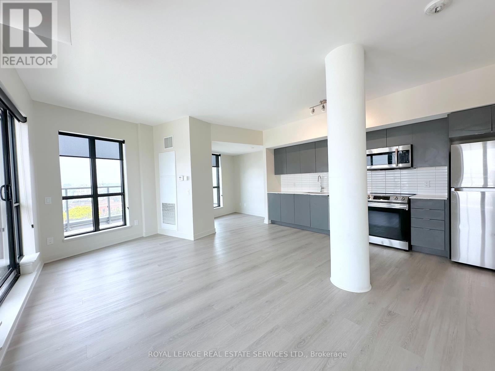 












PH711 - 3385 DUNDAS STREET W

,
Toronto,




Ontario
M6S2S2

