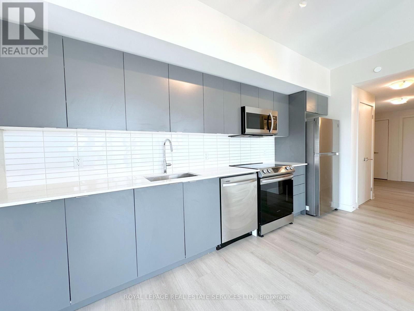 












PH711 - 3385 DUNDAS STREET W

,
Toronto,




Ontario
M6S2S2

