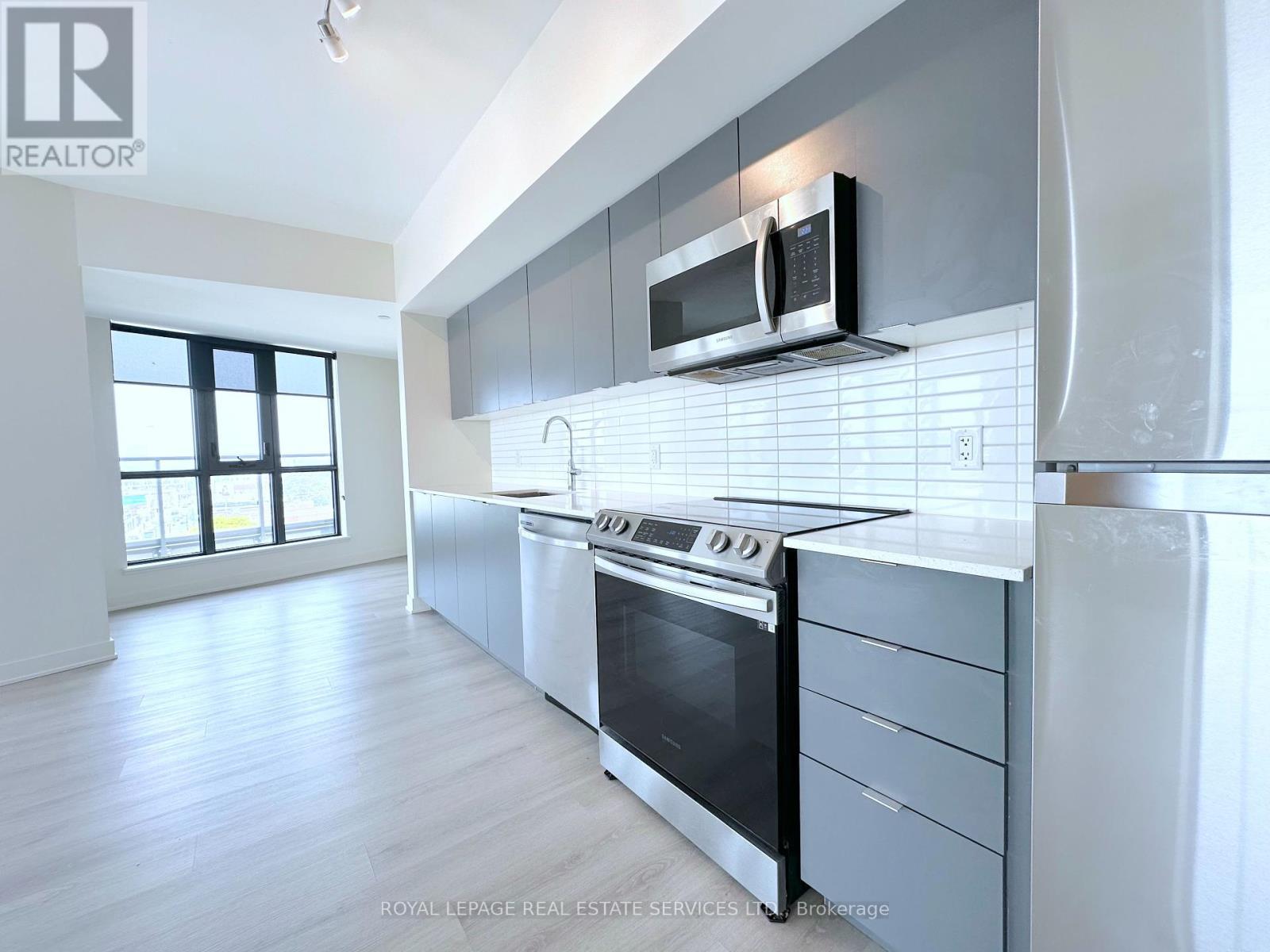 












PH711 - 3385 DUNDAS STREET W

,
Toronto,




Ontario
M6S2S2

