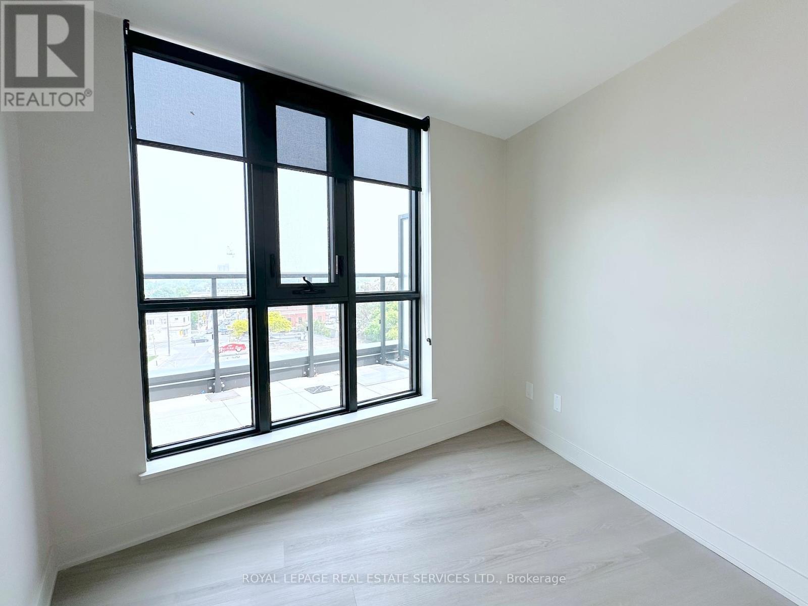 












PH711 - 3385 DUNDAS STREET W

,
Toronto,




Ontario
M6S2S2

