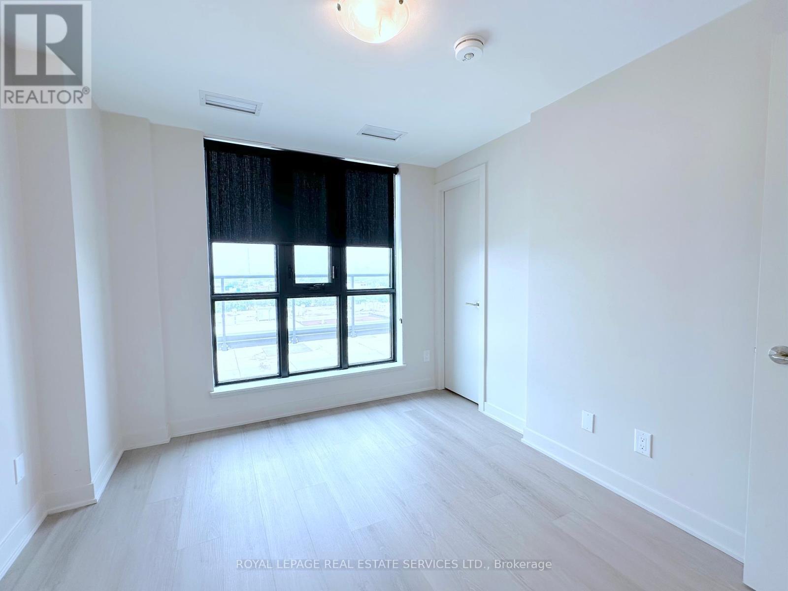 












PH711 - 3385 DUNDAS STREET W

,
Toronto,




Ontario
M6S2S2

