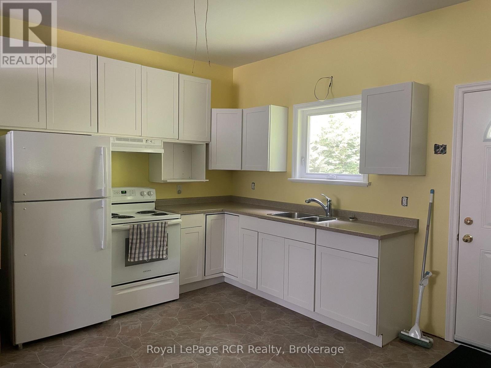 












30 SYDENHAM STREET

,
Grey Highlands,




Ontario
N0C1E0

