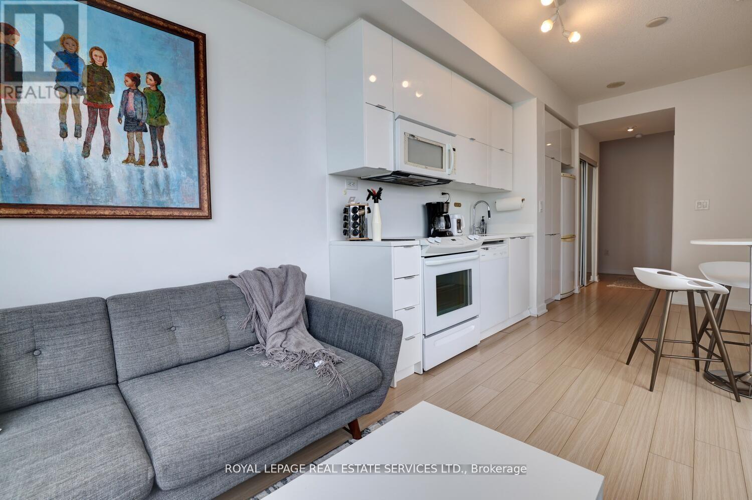 












3902 - 21 ICEBOAT TERRACE

,
Toronto,




Ontario
M5V4A9

