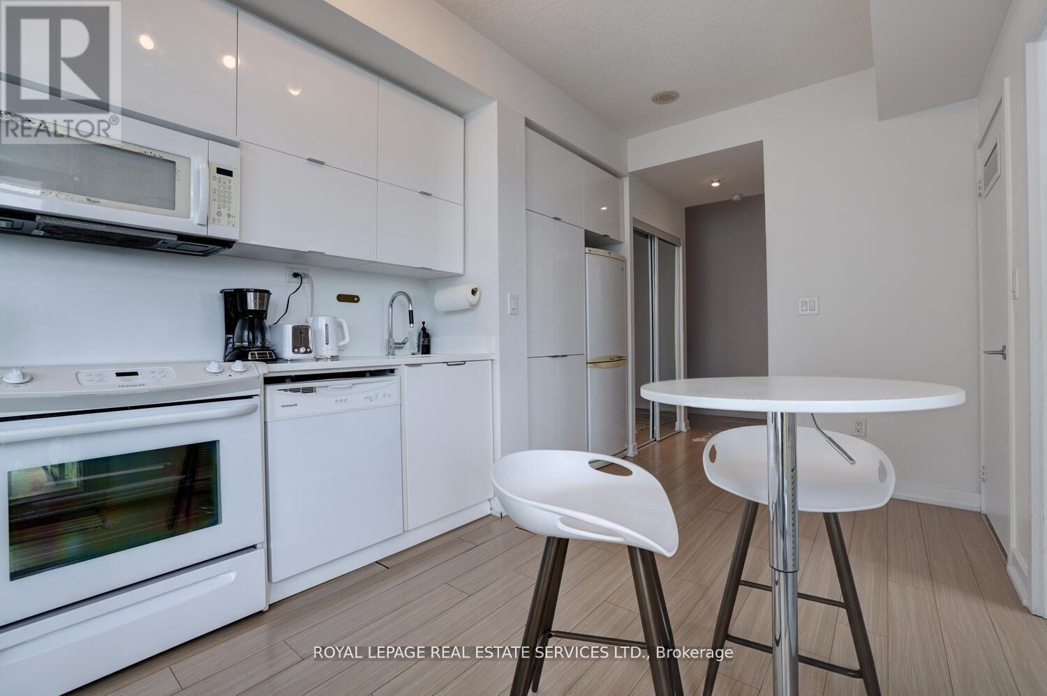 












3902 - 21 ICEBOAT TERRACE

,
Toronto,




Ontario
M5V4A9

