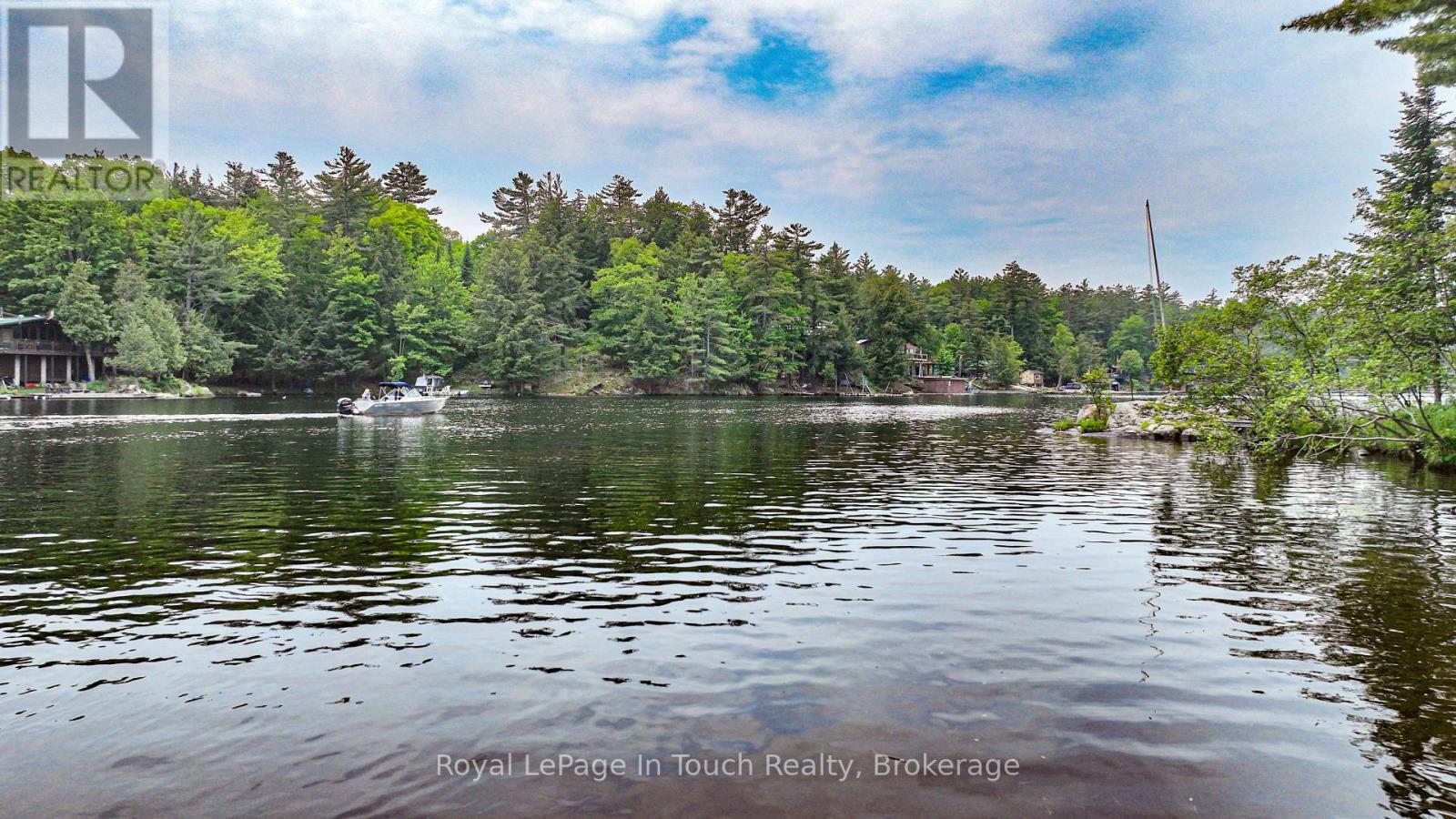 












19 SR404 SEVERN RIVER SHORE

,
Muskoka Lakes (Wood (Muskoka Lakes)),







Ontario
L0K1E0

