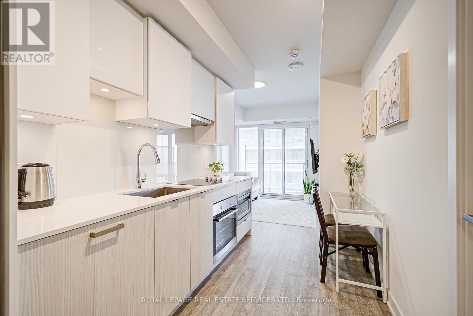 












3202 - 195 REDPATH AVENUE

,
Toronto,




Ontario
M4P0E4

