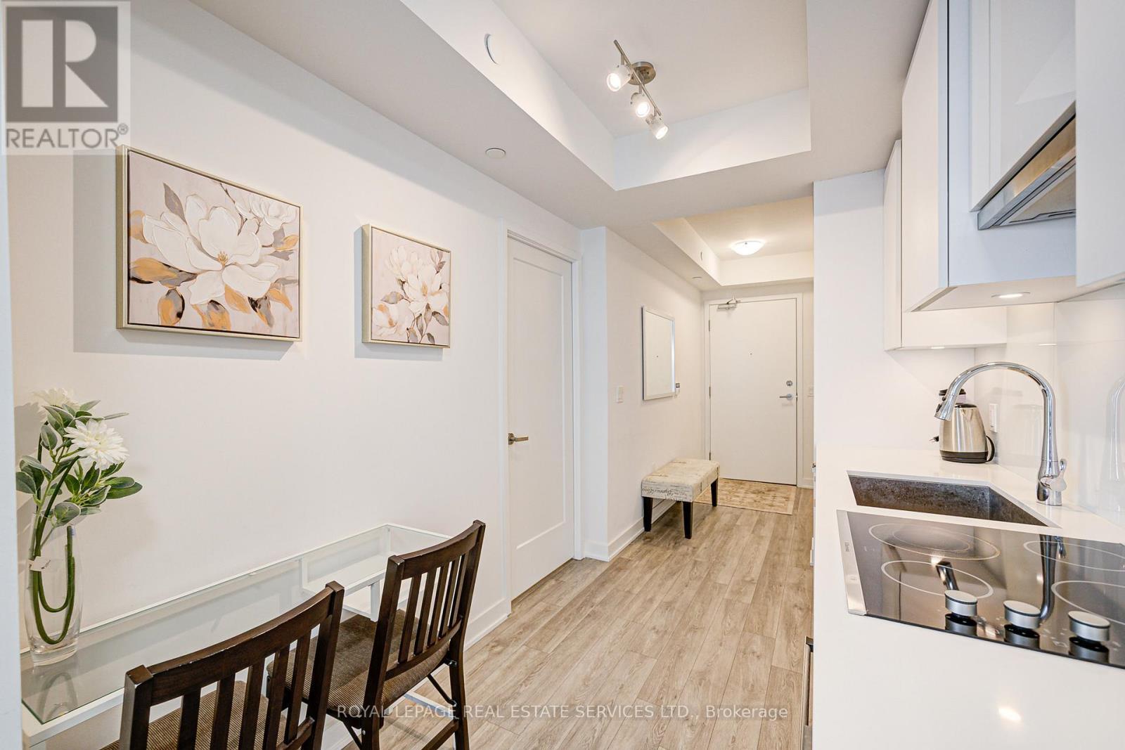 












3202 - 195 REDPATH AVENUE

,
Toronto,




Ontario
M4P0E4

