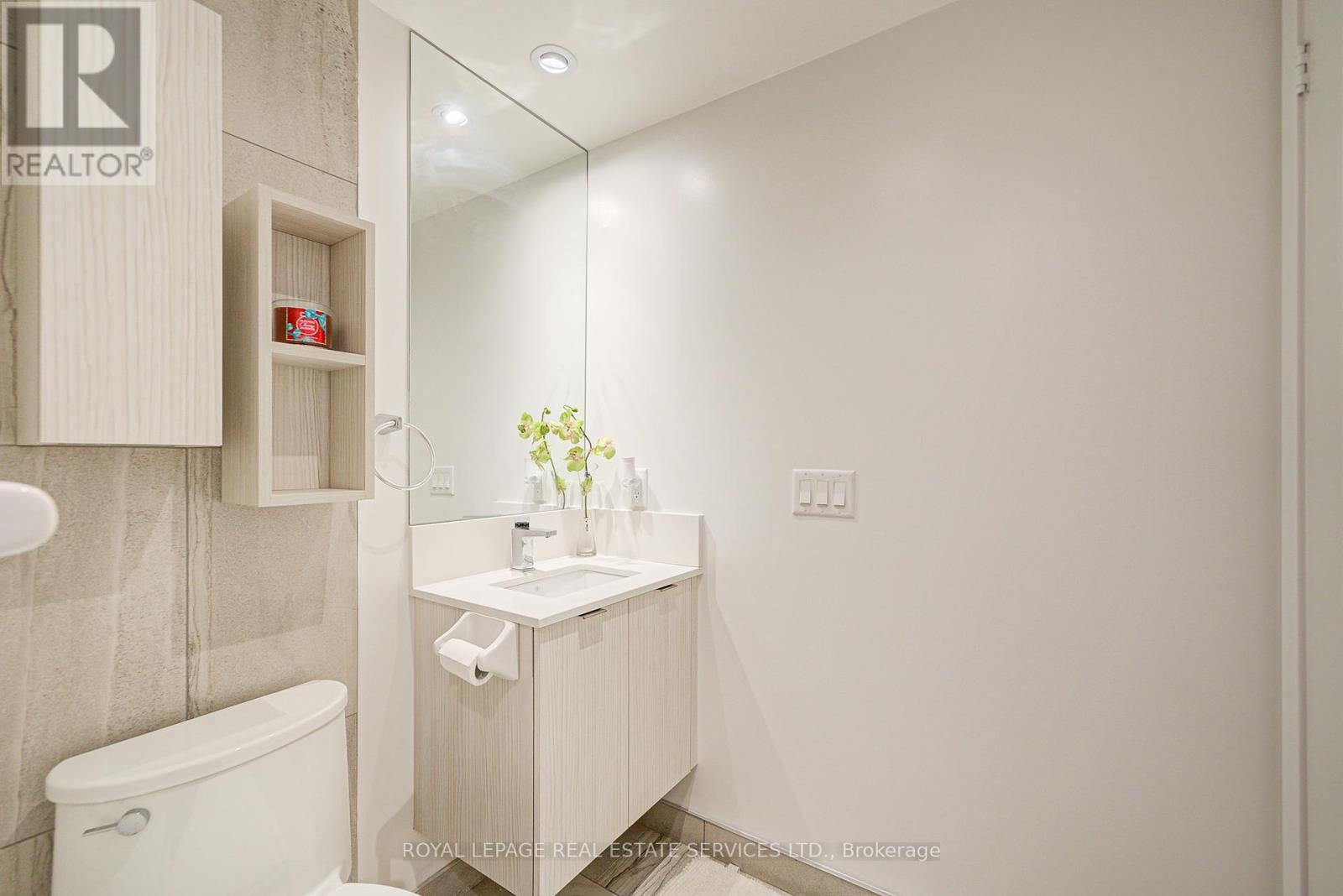 












3202 - 195 REDPATH AVENUE

,
Toronto,




Ontario
M4P0E4

