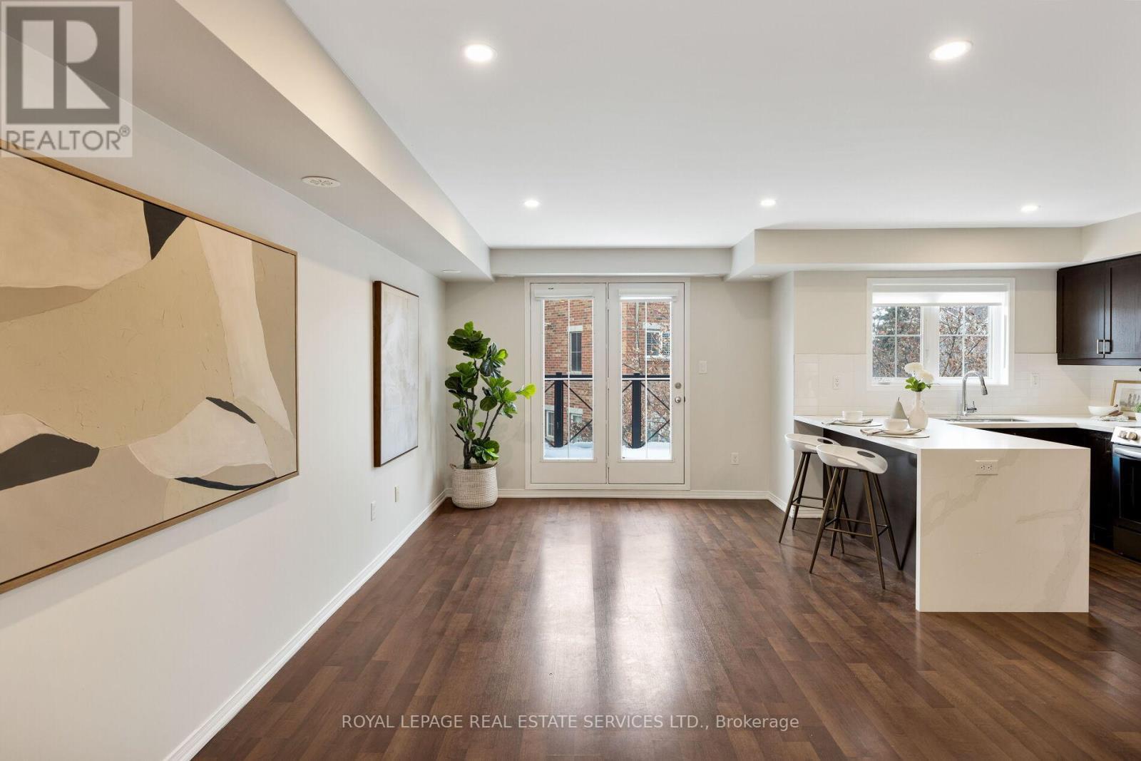 












10 - 15 HAYS BOULEVARD

,
Oakville,




Ontario
L6H0H8


