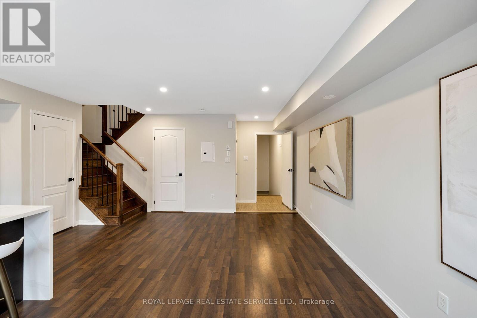 












10 - 15 HAYS BOULEVARD

,
Oakville,




Ontario
L6H0H8

