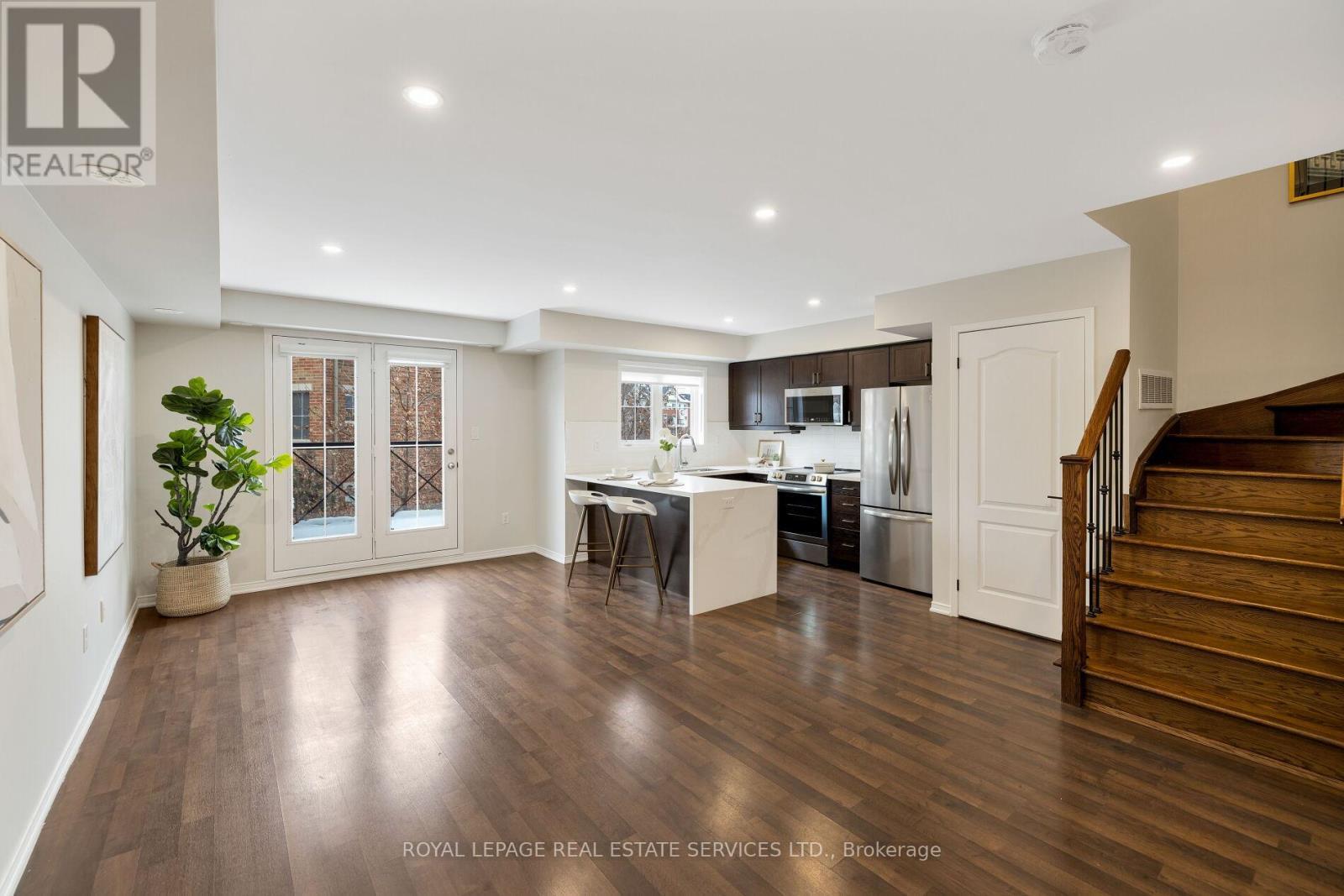 












10 - 15 HAYS BOULEVARD

,
Oakville,




Ontario
L6H0H8

