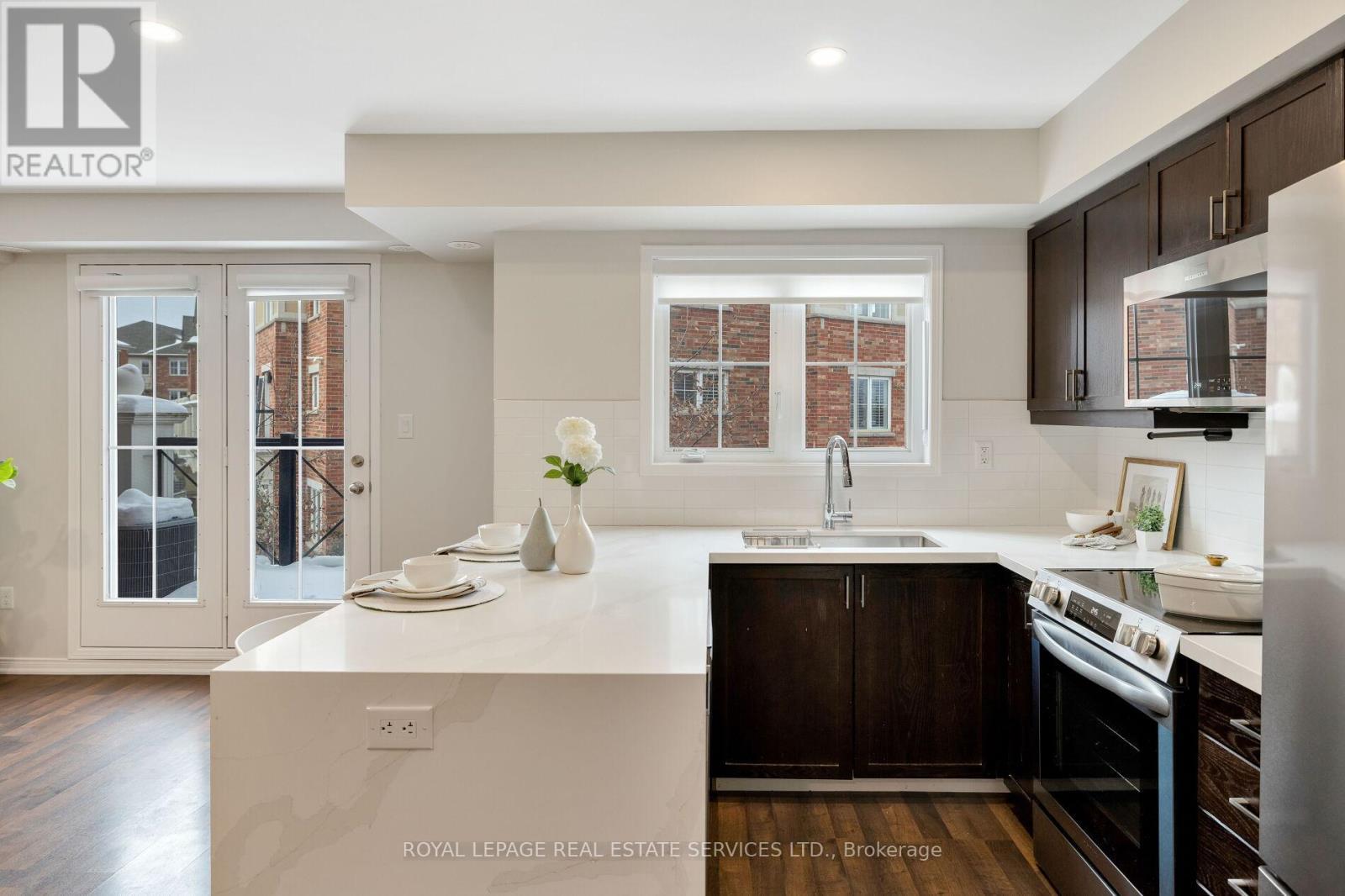 












10 - 15 HAYS BOULEVARD

,
Oakville,




Ontario
L6H0H8

