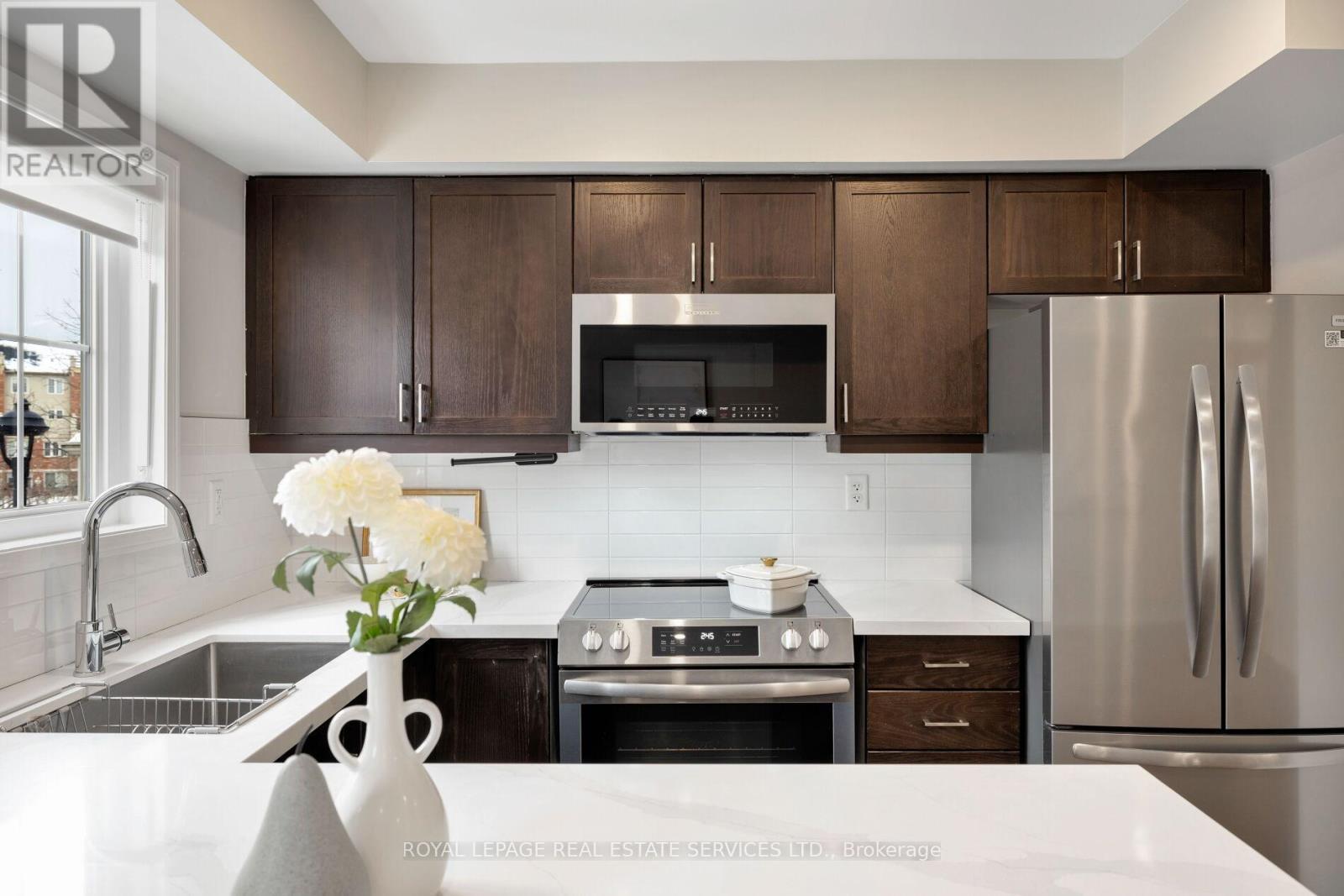 












10 - 15 HAYS BOULEVARD

,
Oakville,




Ontario
L6H0H8

