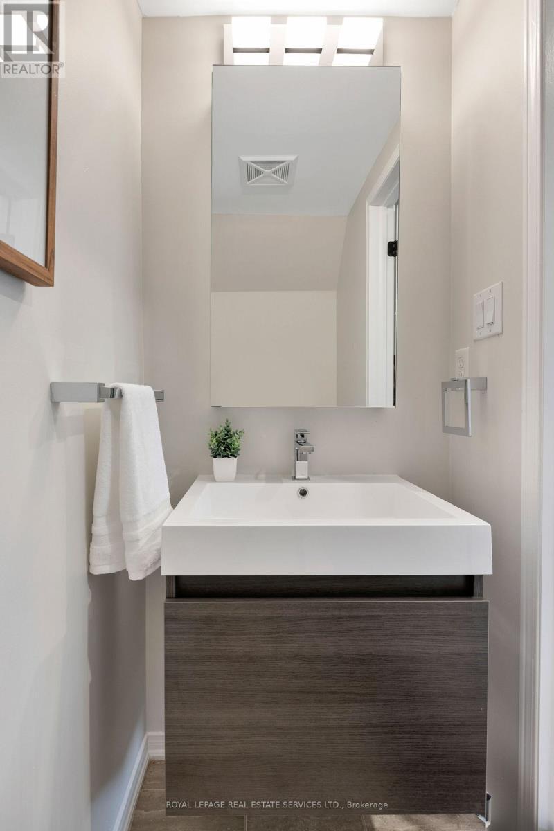 












10 - 15 HAYS BOULEVARD

,
Oakville,




Ontario
L6H0H8

