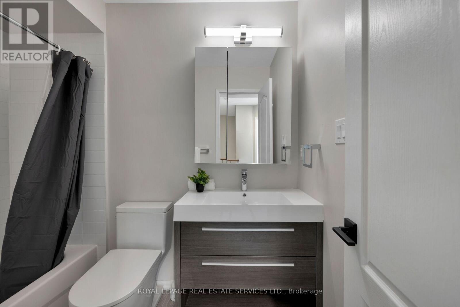 












10 - 15 HAYS BOULEVARD

,
Oakville,




Ontario
L6H0H8


