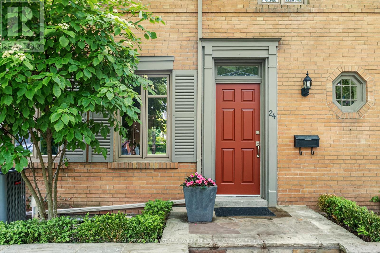 












24 HEATHER ROAD

,
Toronto,




Ontario
M4G3G3

