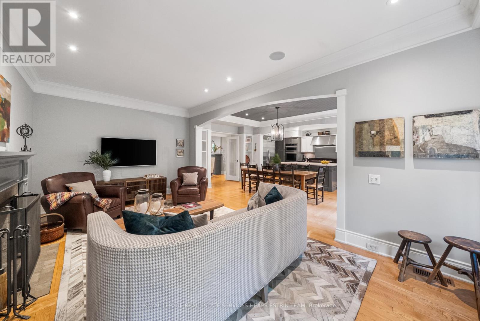 












24 HEATHER ROAD

,
Toronto,




Ontario
M4G3G3


