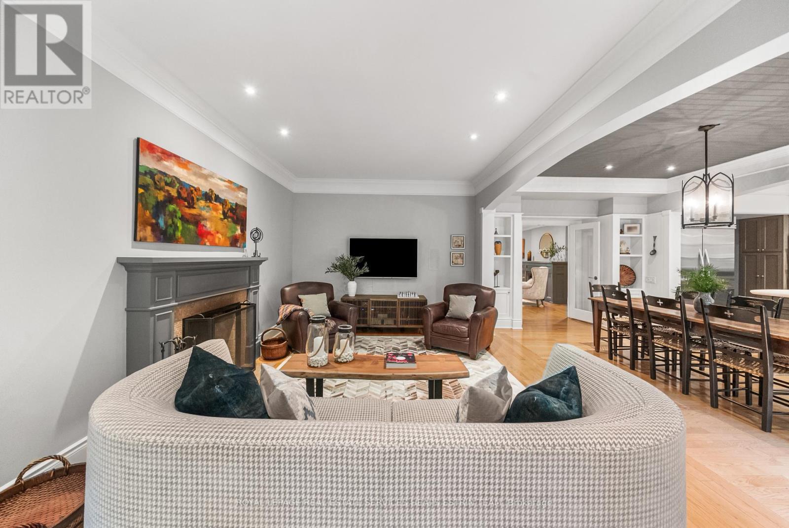 












24 HEATHER ROAD

,
Toronto,




Ontario
M4G3G3

