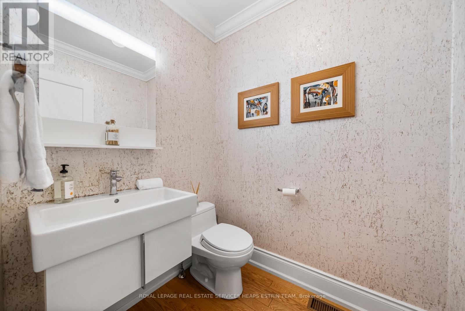 












24 HEATHER ROAD

,
Toronto,




Ontario
M4G3G3

