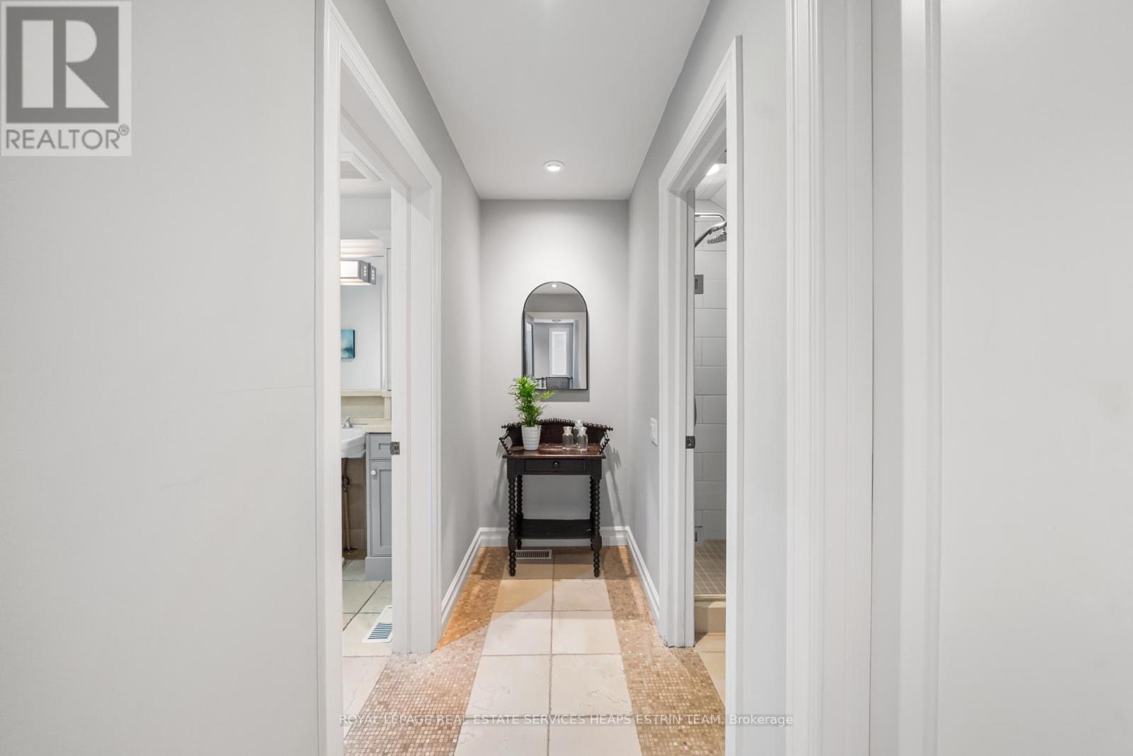 












24 HEATHER ROAD

,
Toronto,




Ontario
M4G3G3

