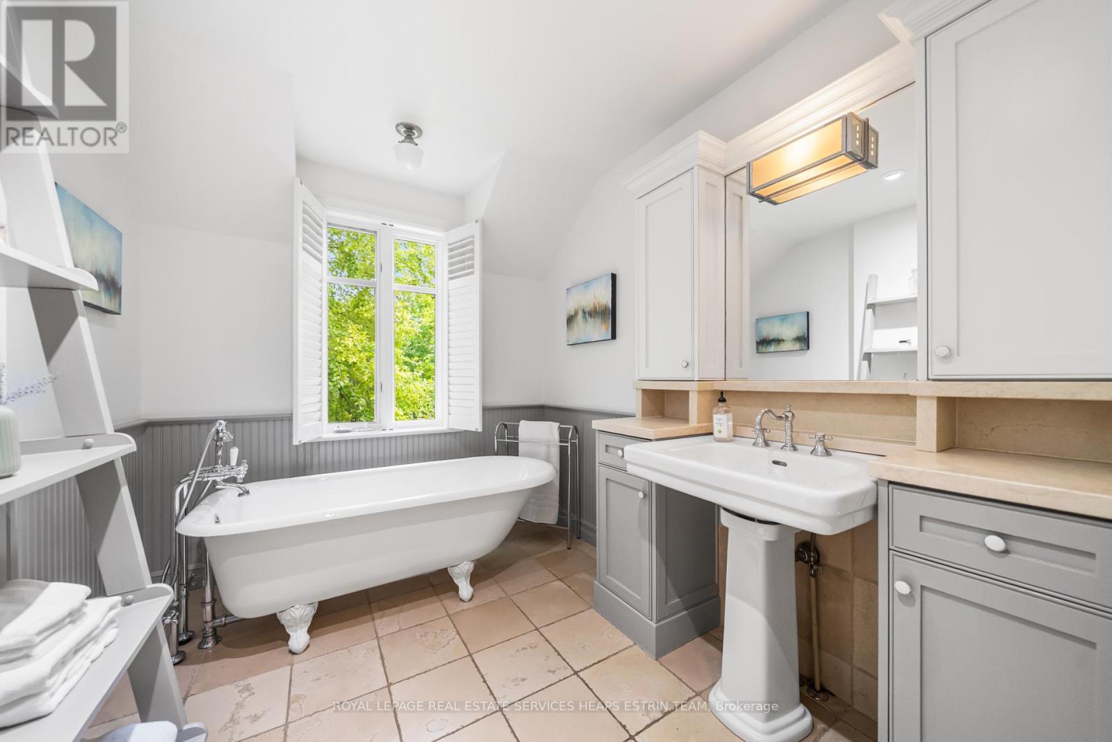 












24 HEATHER ROAD

,
Toronto,




Ontario
M4G3G3

