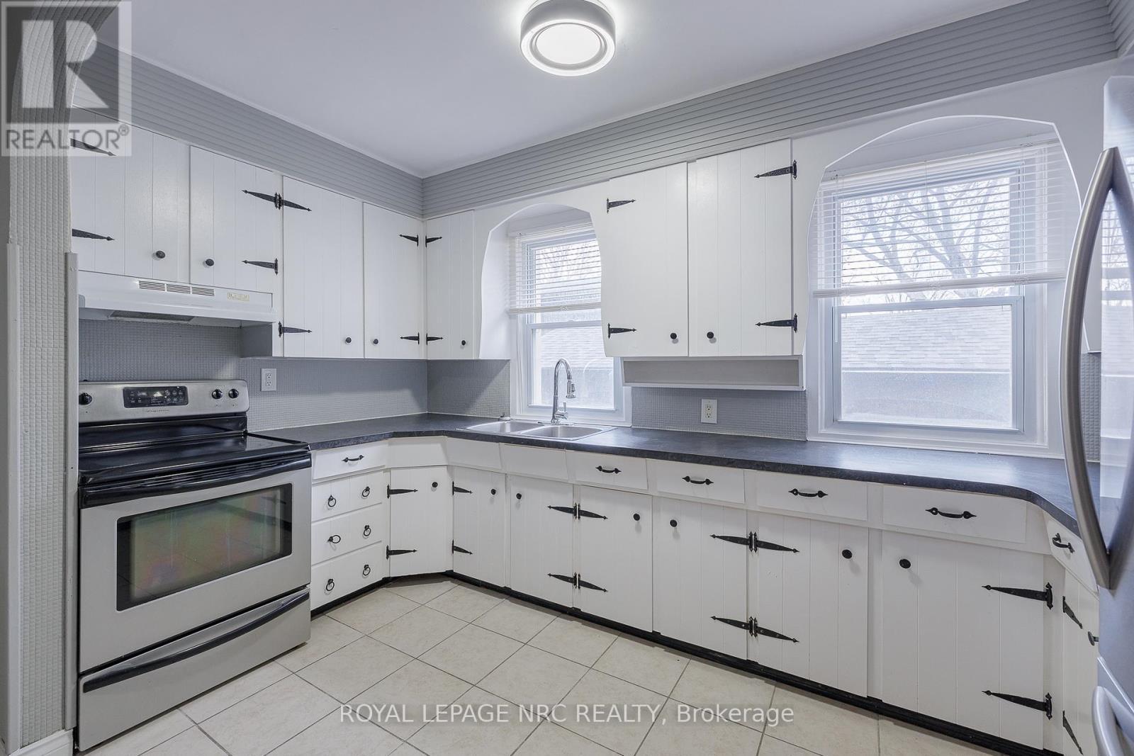 












4160 DORCHESTER ROAD

,
Niagara Falls (Morrison),




Ontario
L2E6N2

