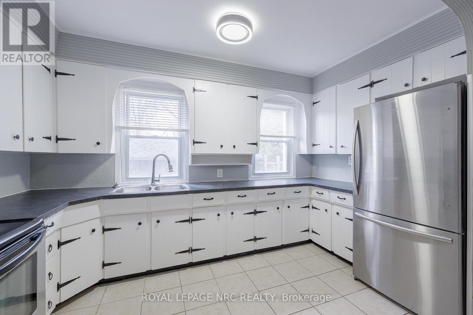 












4160 DORCHESTER ROAD

,
Niagara Falls (Morrison),




Ontario
L2E6N2

