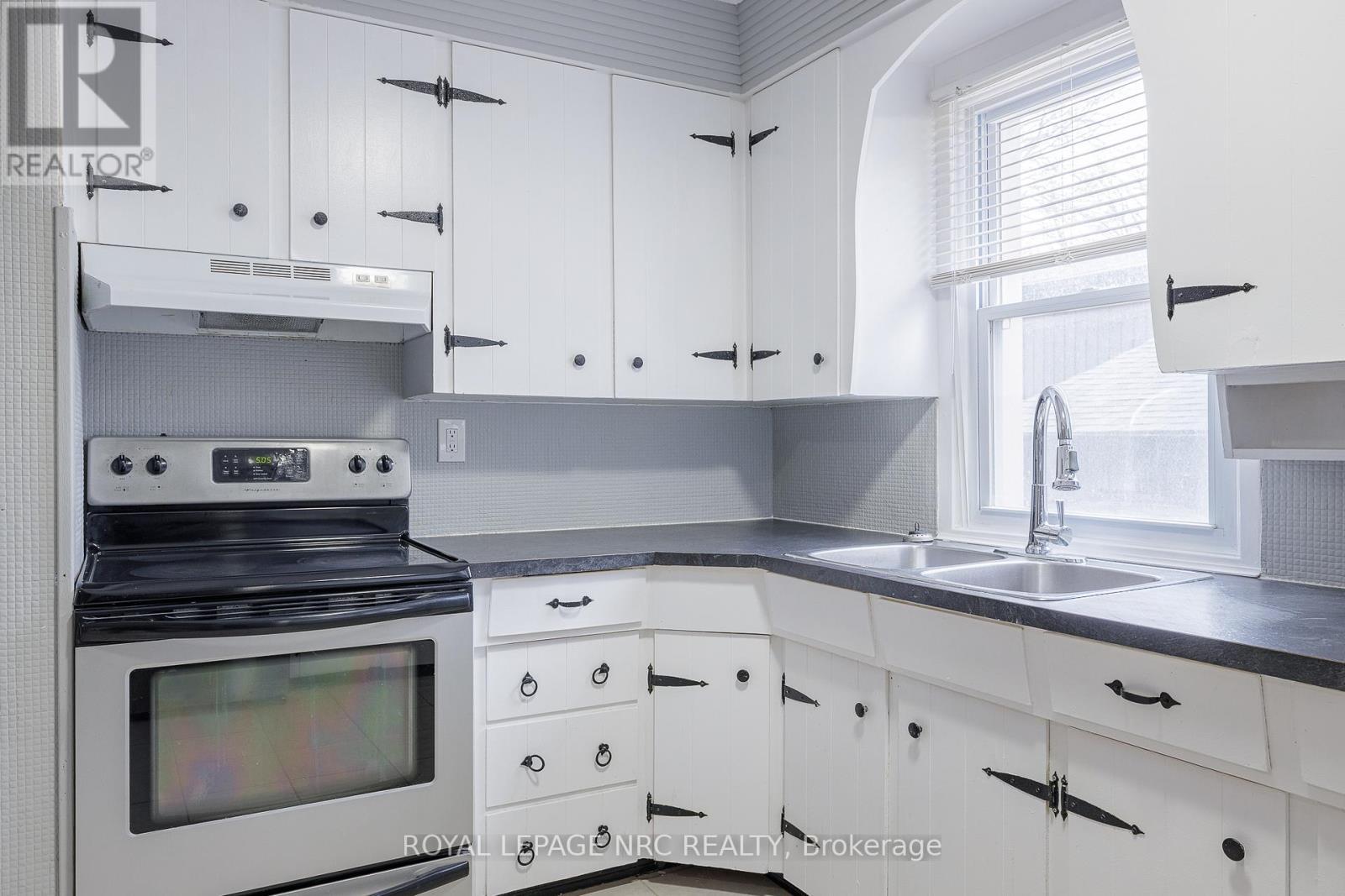 












4160 DORCHESTER ROAD

,
Niagara Falls (Morrison),




Ontario
L2E6N2

