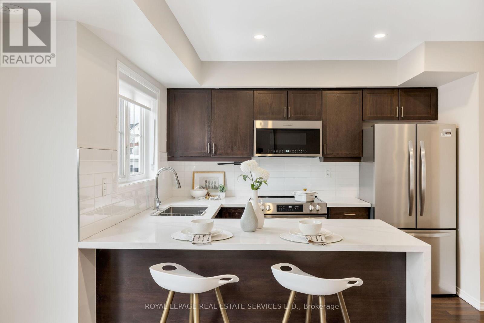












10 - 15 HAYS BOULEVARD

,
Oakville,




Ontario
L6H0H8

