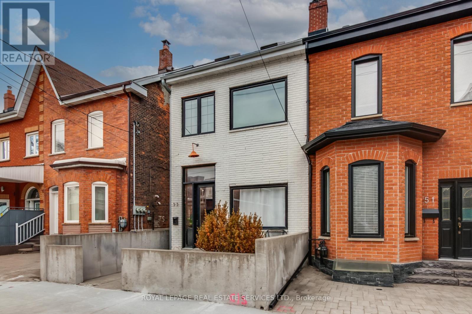 












2 - 53 GLADSTONE AVENUE

,
Toronto,




Ontario
M6J3K7

