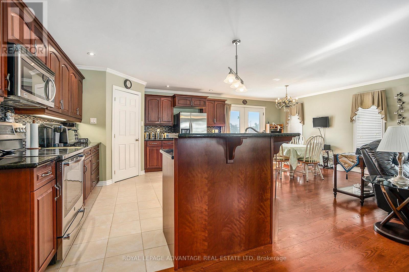 












521 CRAIN DRIVE

,
Drummond/North Elmsley,




Ontario
K7H3C9

