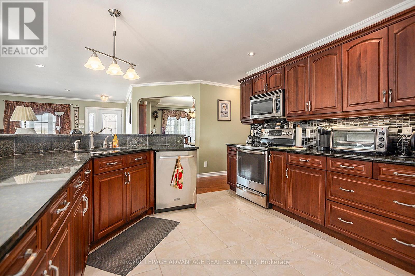












521 CRAIN DRIVE

,
Drummond/North Elmsley,




Ontario
K7H3C9

