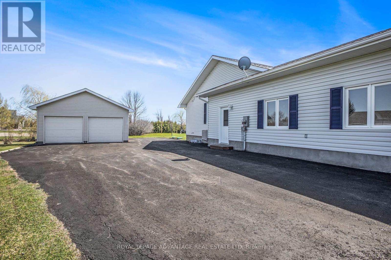 












521 CRAIN DRIVE

,
Drummond/North Elmsley,




Ontario
K7H3C9

