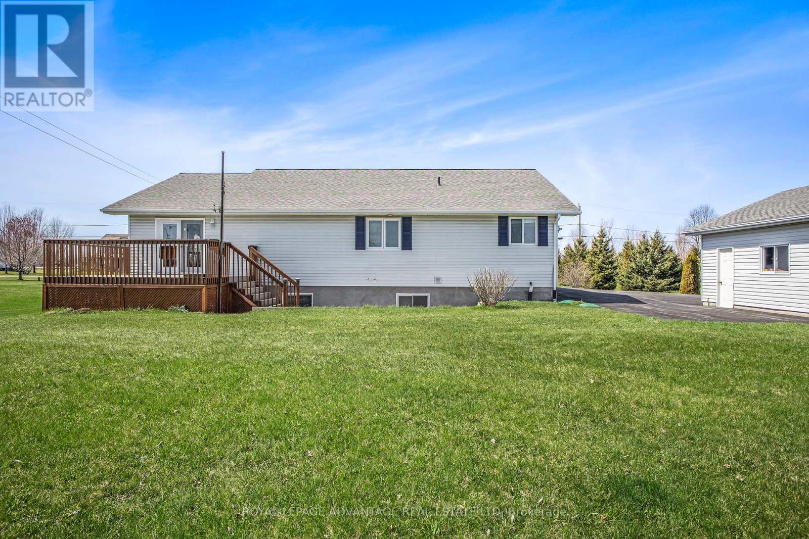 












521 CRAIN DRIVE

,
Drummond/North Elmsley,




Ontario
K7H3C9

