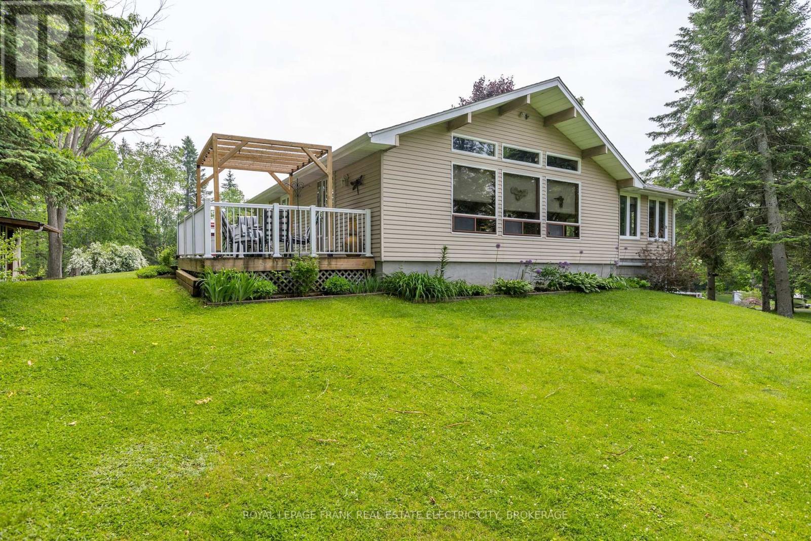 












2811 ANTELOPE TRAIL

,
Smith-Ennismore-Lakefield,




Ontario
K0L2H0

